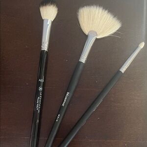 Bundle of three makeup brushes